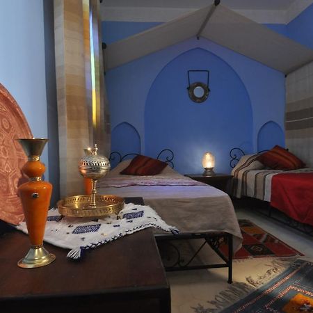 Riad La Famille Marrakesh Bagian luar foto