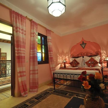Riad La Famille Marrakesh Bagian luar foto