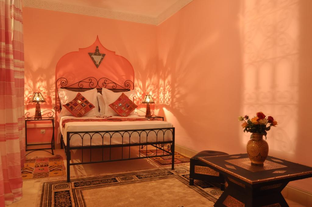 Riad La Famille Marrakesh Bagian luar foto