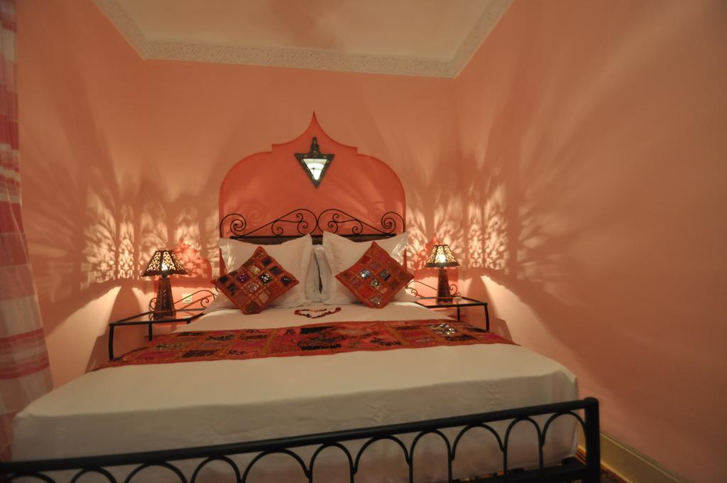 Riad La Famille Marrakesh Bagian luar foto