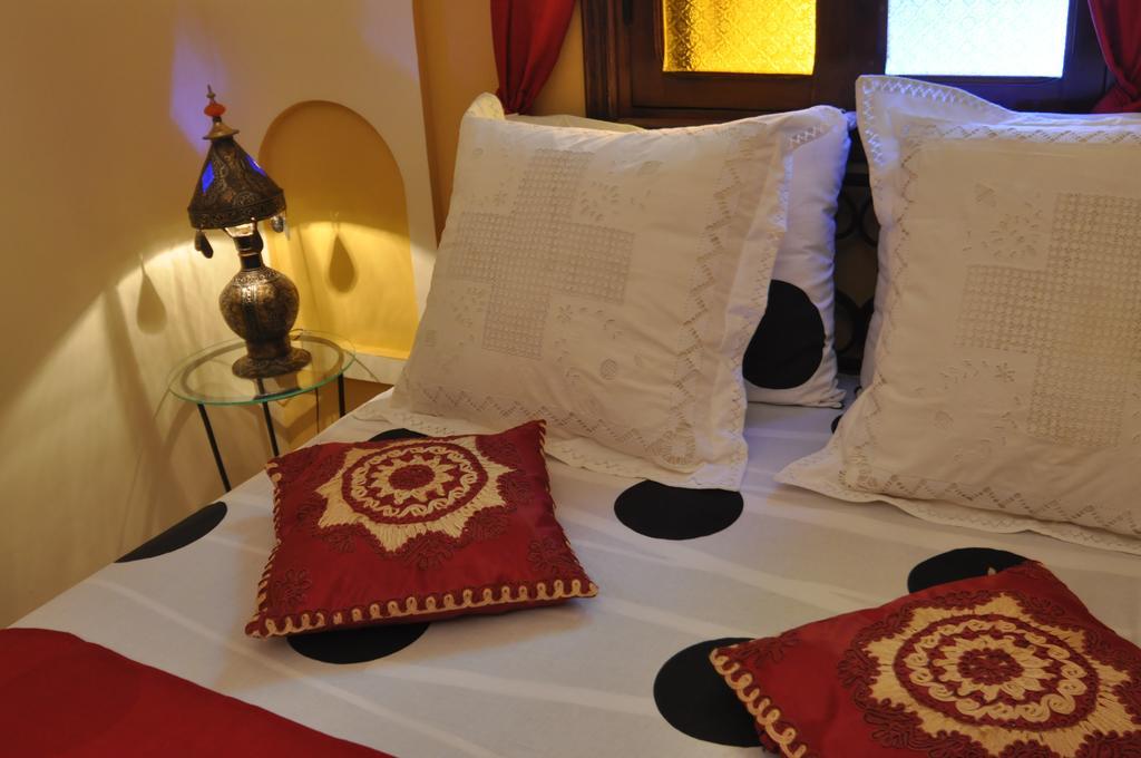 Riad La Famille Marrakesh Bagian luar foto