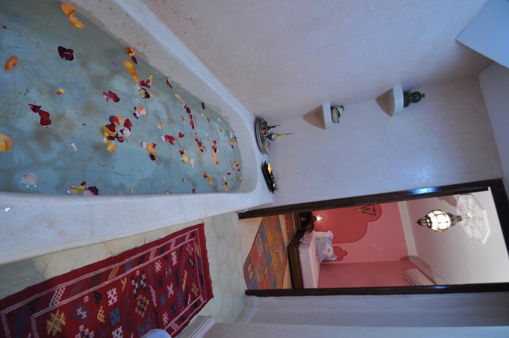 Riad La Famille Marrakesh Bagian luar foto
